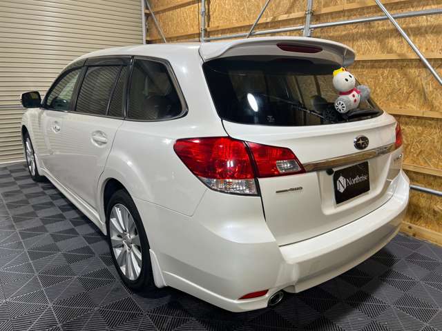 2011 Subaru Legacy Touring Wagon – thumbnail 4