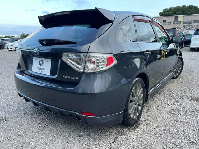 2011 Subaru Impreza Hatchback – thumbnail 2