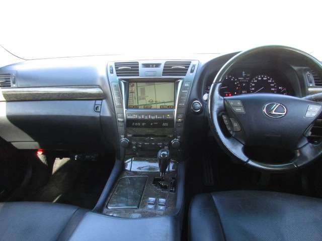 2008 Lexus LS – thumbnail 2