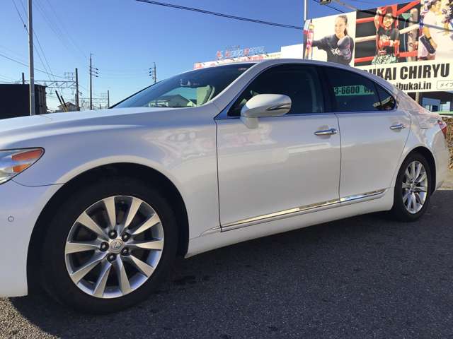 2010 Lexus LS – thumbnail 4
