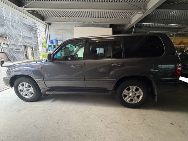 2004 Toyota Land Cruiser 100 – thumbnail 3