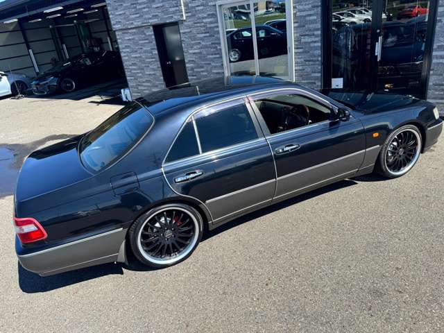 1997 Nissan Cima – thumbnail 2