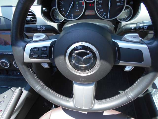 2011 Mazda Roadster – thumbnail 4