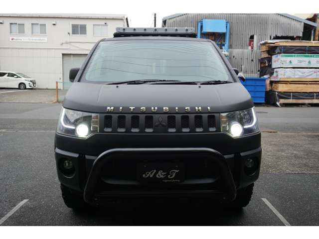 2011 Mitsubishi Delica D:5 – thumbnail 2
