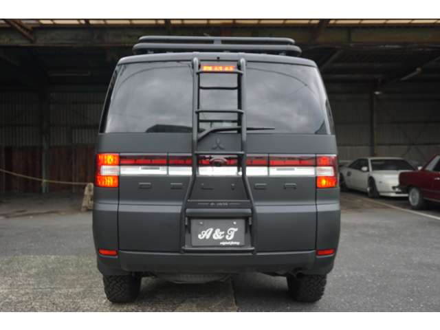 2011 Mitsubishi Delica D:5 – thumbnail 3