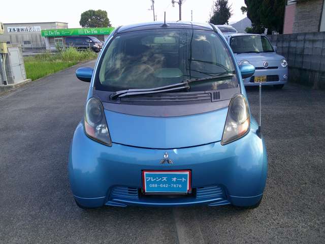 2010 Mitsubishi i – thumbnail 2