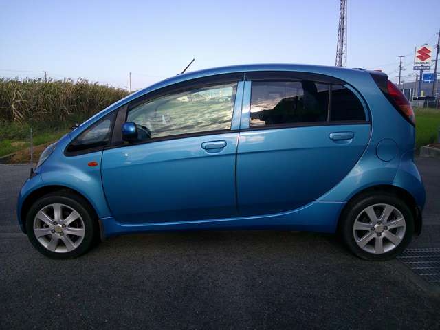 2010 Mitsubishi i – thumbnail 4