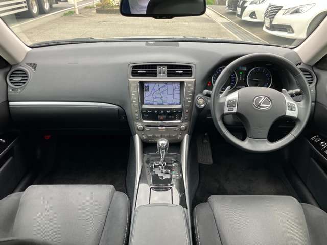 2011 Lexus IS – thumbnail 2