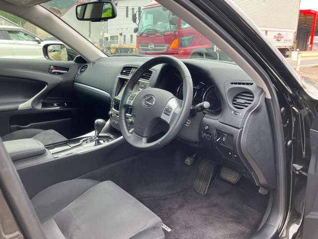 2011 Lexus IS – thumbnail 3