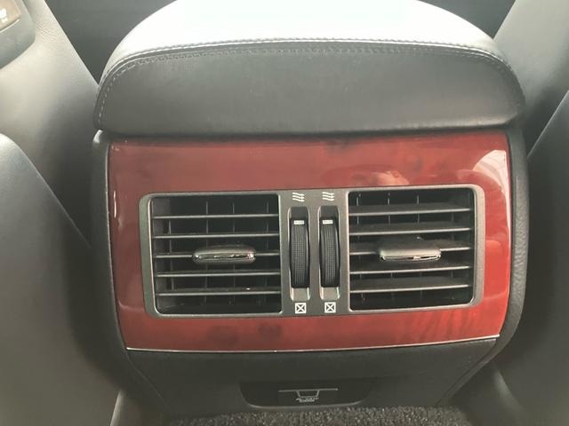 2011 Lexus LS Hybrid – thumbnail 3