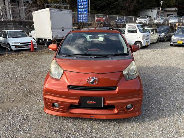 2011 Toyota iQ – thumbnail 2