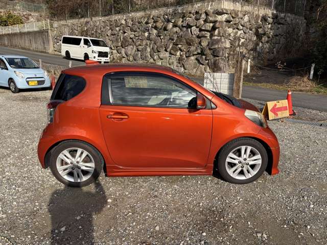 2011 Toyota iQ – thumbnail 4