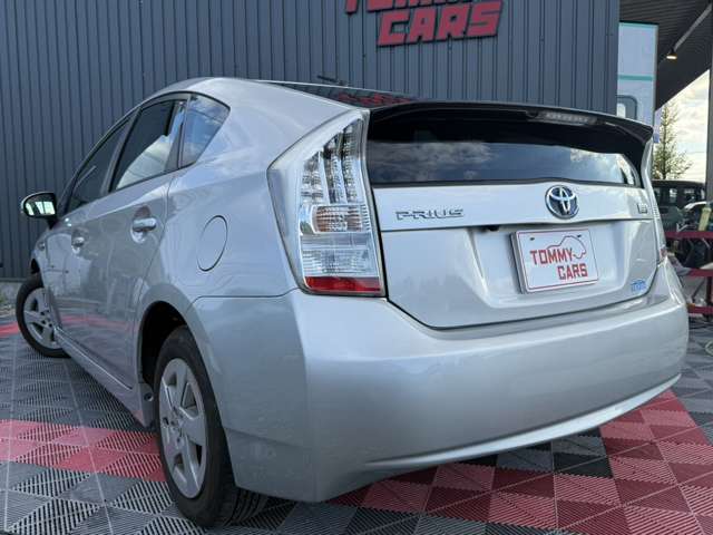 2011 Toyota Prius – thumbnail 2
