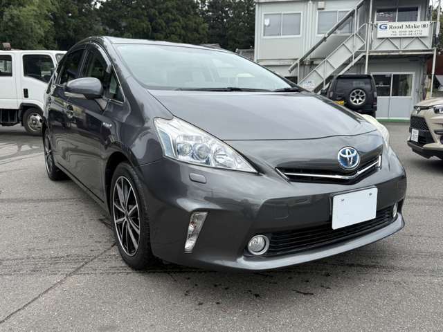 2011 Toyota Prius Alpha – thumbnail 2