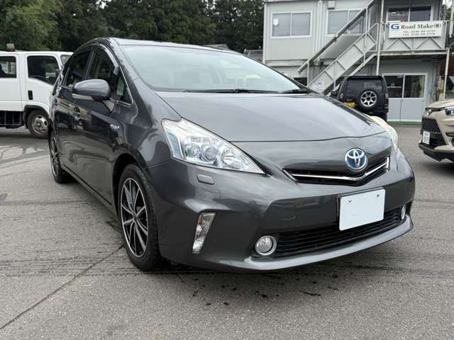 2011 Toyota Prius Alpha – thumbnail 3