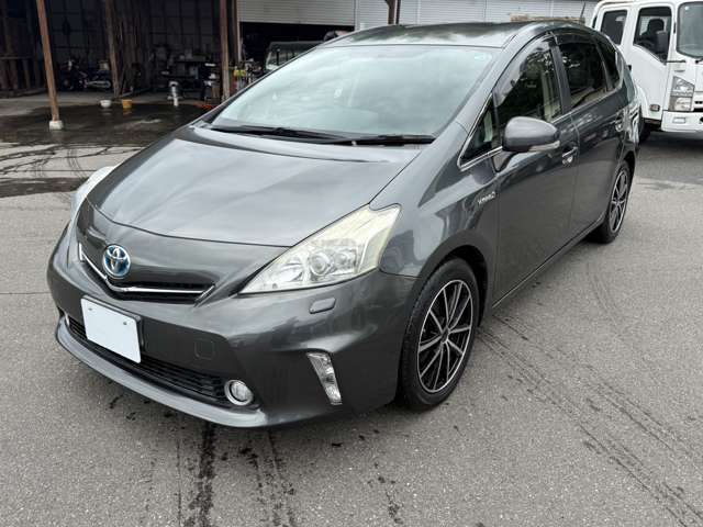 2011 Toyota Prius Alpha – thumbnail 4
