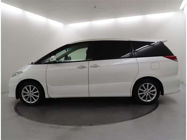2011 Toyota Estima – thumbnail 3
