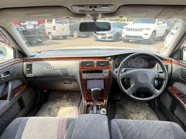 1998 Nissan Cima – thumbnail 4