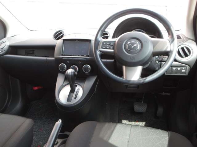 2011 Mazda Demio – thumbnail 3