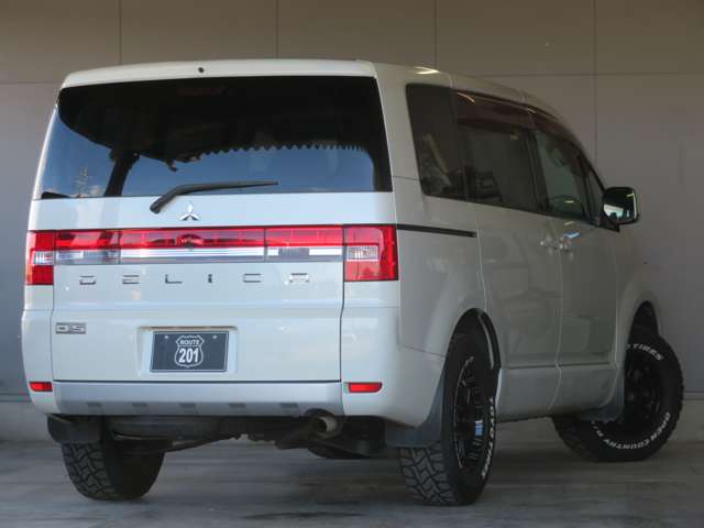 2007 Mitsubishi Delica D:5 – thumbnail 2