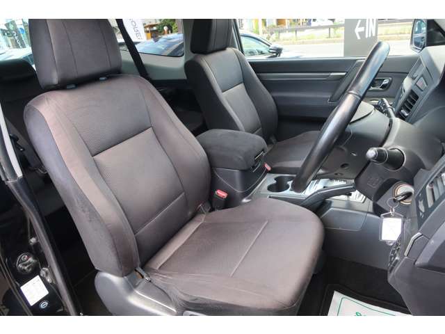 2011 Mitsubishi Pajero – thumbnail 2