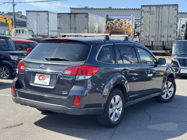 2011 Subaru Legacy Outback – thumbnail 2