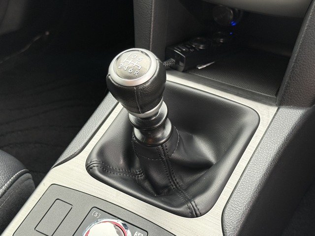 2011 Subaru Legacy Touring Wagon – thumbnail 3