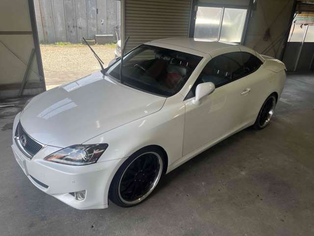 2011 Lexus IS Convertible – thumbnail 2