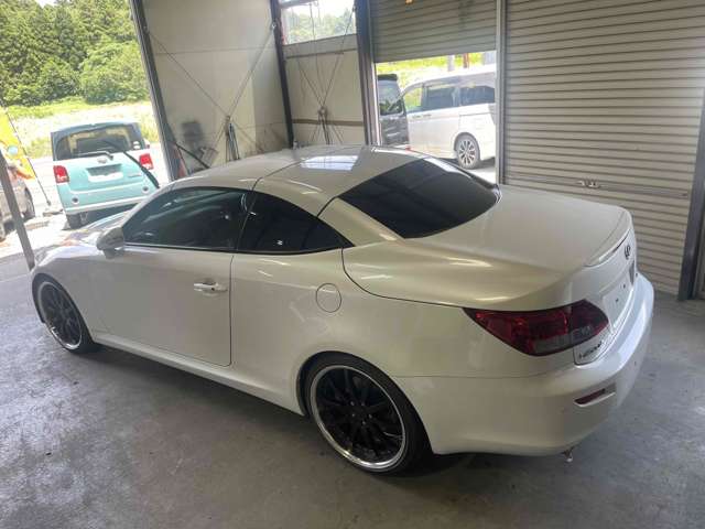 2011 Lexus IS Convertible – thumbnail 3