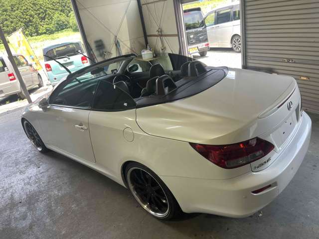 2011 Lexus IS Convertible – thumbnail 4