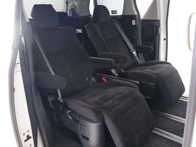 2010 Toyota Vellfire – thumbnail 3