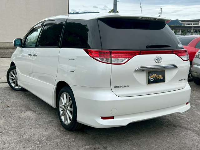 2010 Toyota Estima – thumbnail 2
