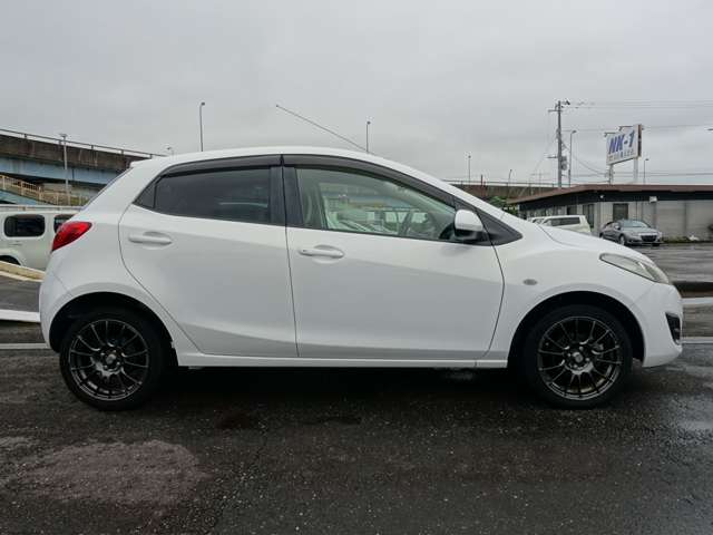 2011 Mazda Demio – thumbnail 4