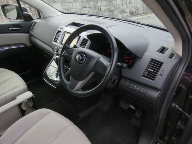 2011 Mazda MPV – thumbnail 2