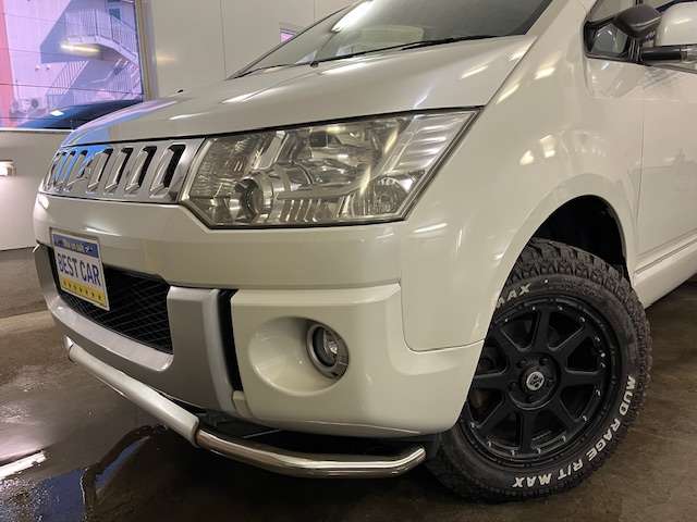 2011 Mitsubishi Delica D:5 – thumbnail 2