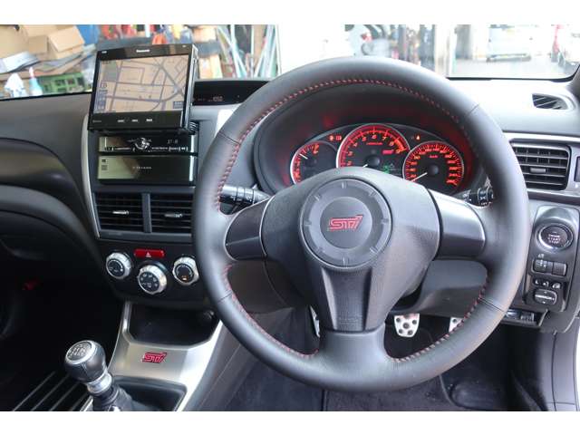 2011 Subaru Impreza STI – thumbnail 2