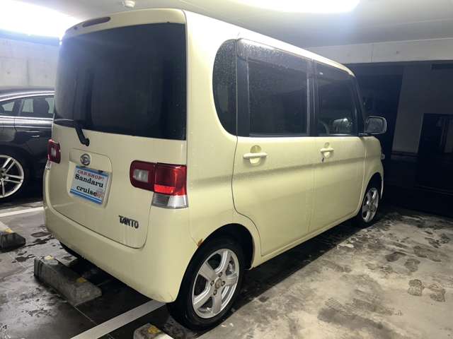 2010 Daihatsu Tanto – thumbnail 4