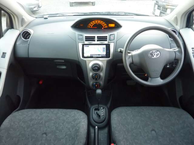 2009 Toyota Vitz – thumbnail 3