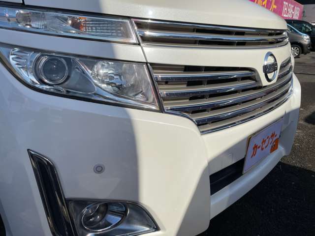 2011 Nissan Elgrand – thumbnail 4