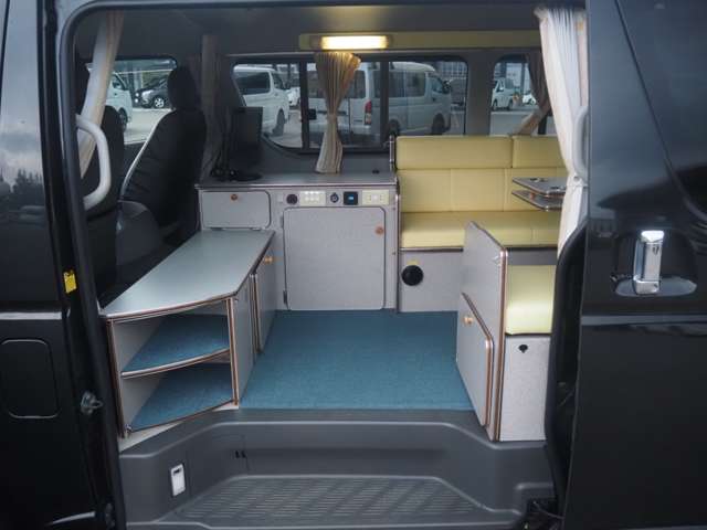 2010 Toyota Hiace – thumbnail 2