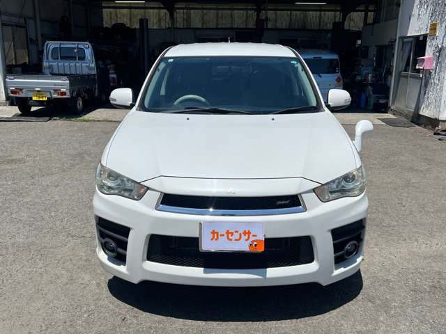 2011 Mitsubishi Outlander – thumbnail 2
