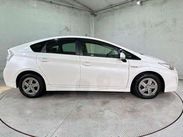 2011 Toyota Prius – thumbnail 4
