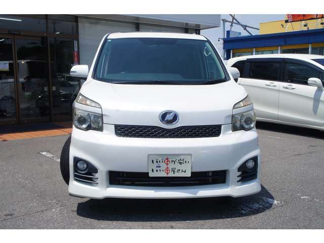 2011 Toyota Voxy – thumbnail 3