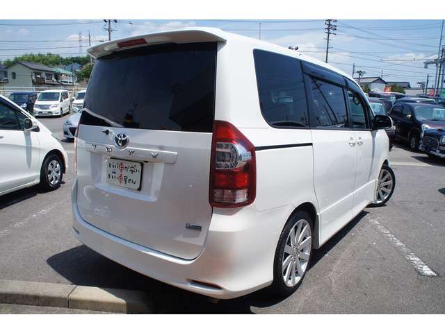 2011 Toyota Voxy – thumbnail 4