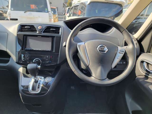 2011 Nissan Serena – thumbnail 2