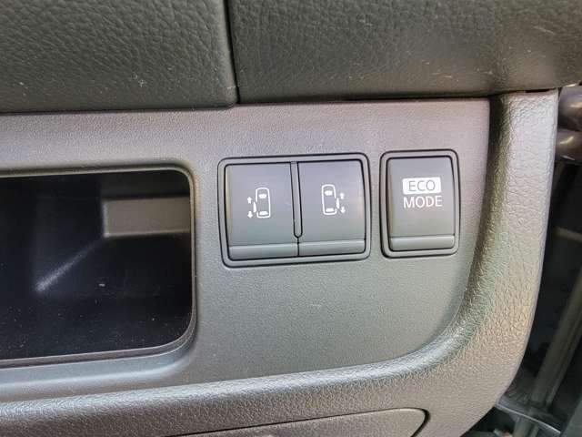 2011 Nissan Serena – thumbnail 4