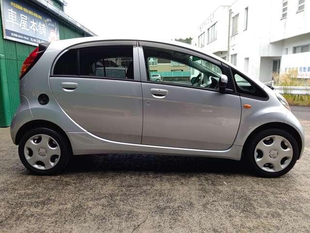 2011 Mitsubishi i – thumbnail 4