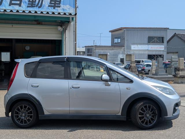 2011 Mitsubishi Colt – thumbnail 4