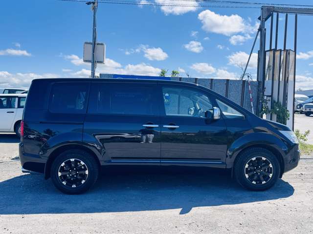 2011 Mitsubishi Delica D:5 – thumbnail 4