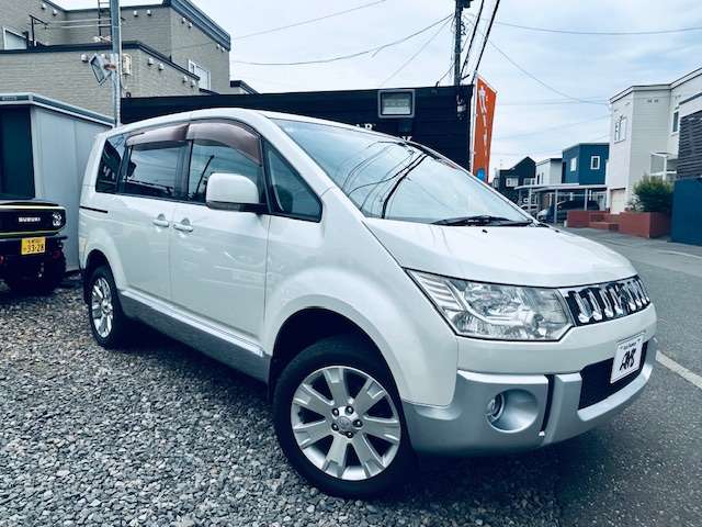 2011 Mitsubishi Delica D:5 – thumbnail 2